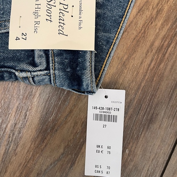 Abercrombie & Fitch, Pleated Medium Color High Waist Denim Short, Size:27 - Picture 6 of 8